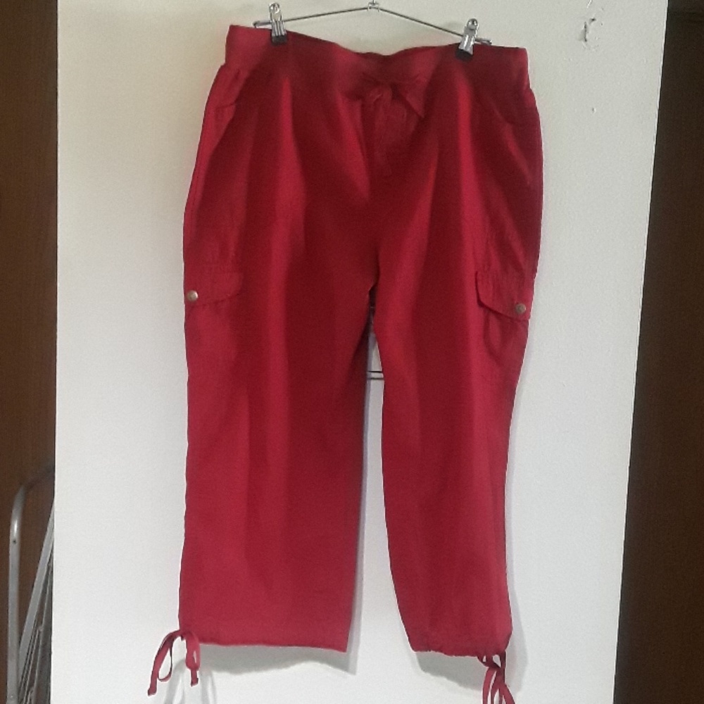 Deep red cargo capris
